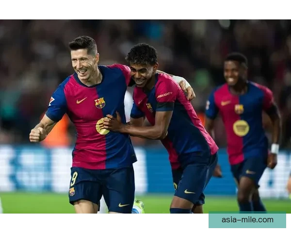 莱万多夫斯基在西甲赛场上演精彩帽子戏法助巴萨大胜