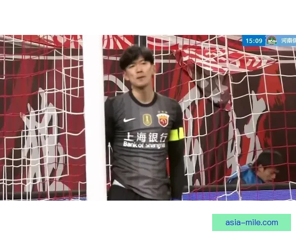 颜骏凌神勇发挥海港守门如铁力保球队防线稳固