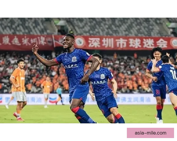 马莱莱连续错失关键机会引发球迷热议与争议